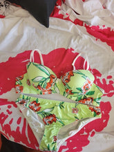 Load image into Gallery viewer, Green 2 piece bikini
