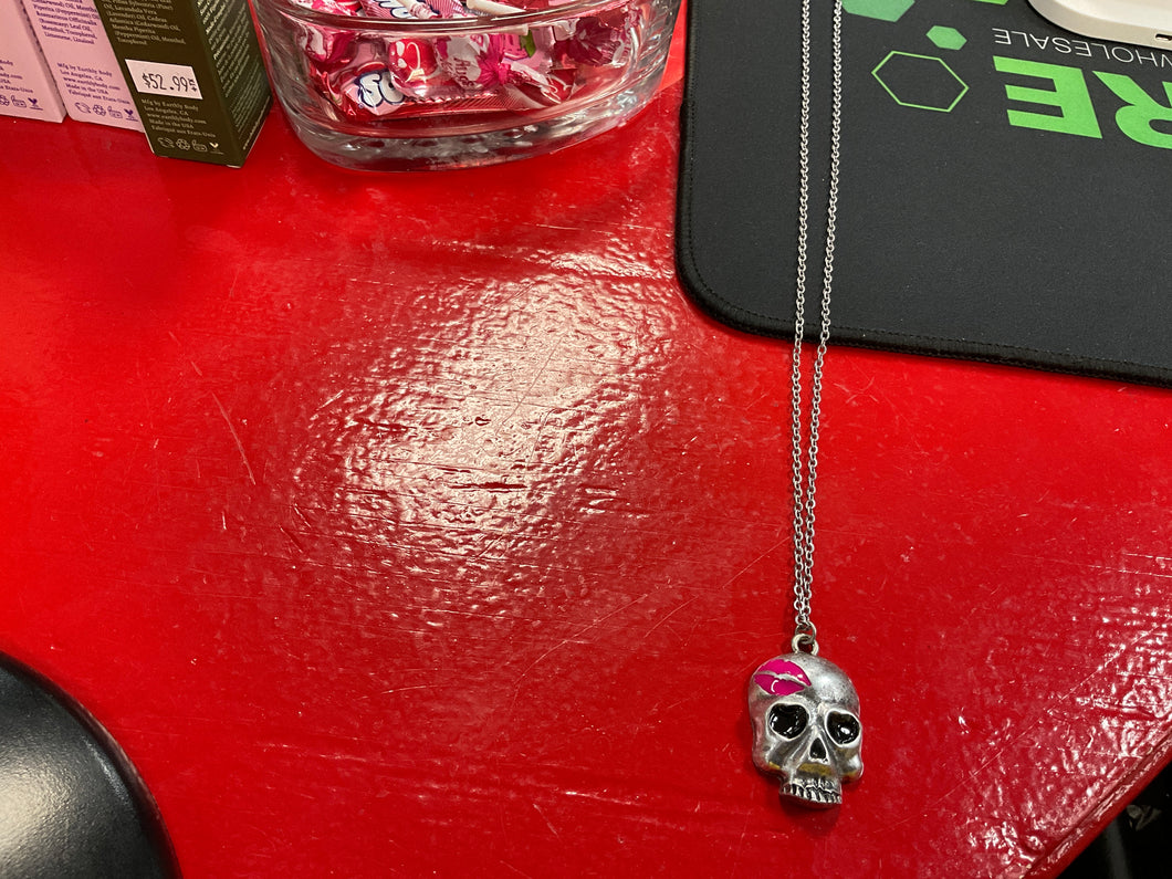 Skull with lips necklace